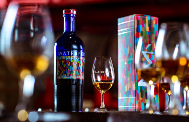 Waterford The Cuvée Koffi 6 YO, een kleurrijke en koersbepalende whisky